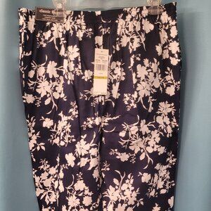 Alfred Dunner Classic Fit Navy Floral Capri Pants – Size 14 - NWT